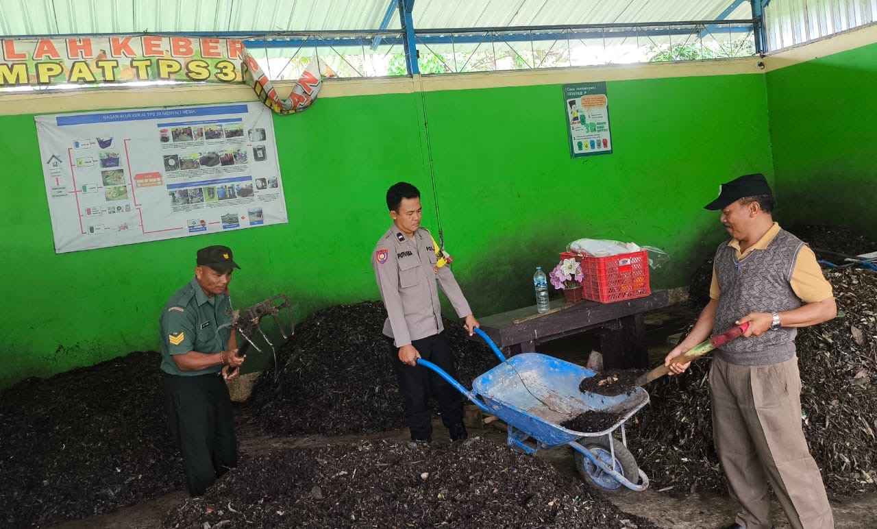 Pengolahan sampah organik yang dilakukan Kelompok Pemanfaat dan Pemelihara (KPP) TPS3R Menyali Resik yang resmi beroperasi sejak bulan Desember 2022&nbsp; lalu.