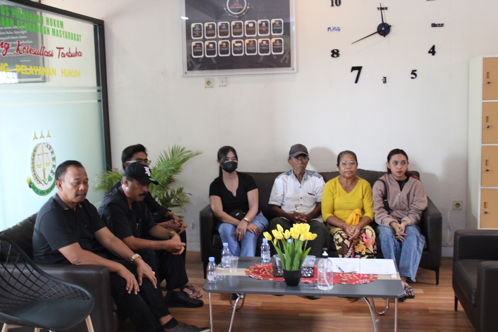 KASUS DIHENTIKAN : Pelaksanaan restorative justice kasus KDRT yang berlangsung di Kantor Kejaksaan Negeri Jembrana, Kabupaten Jembrana, Jumat (24/1/2025).