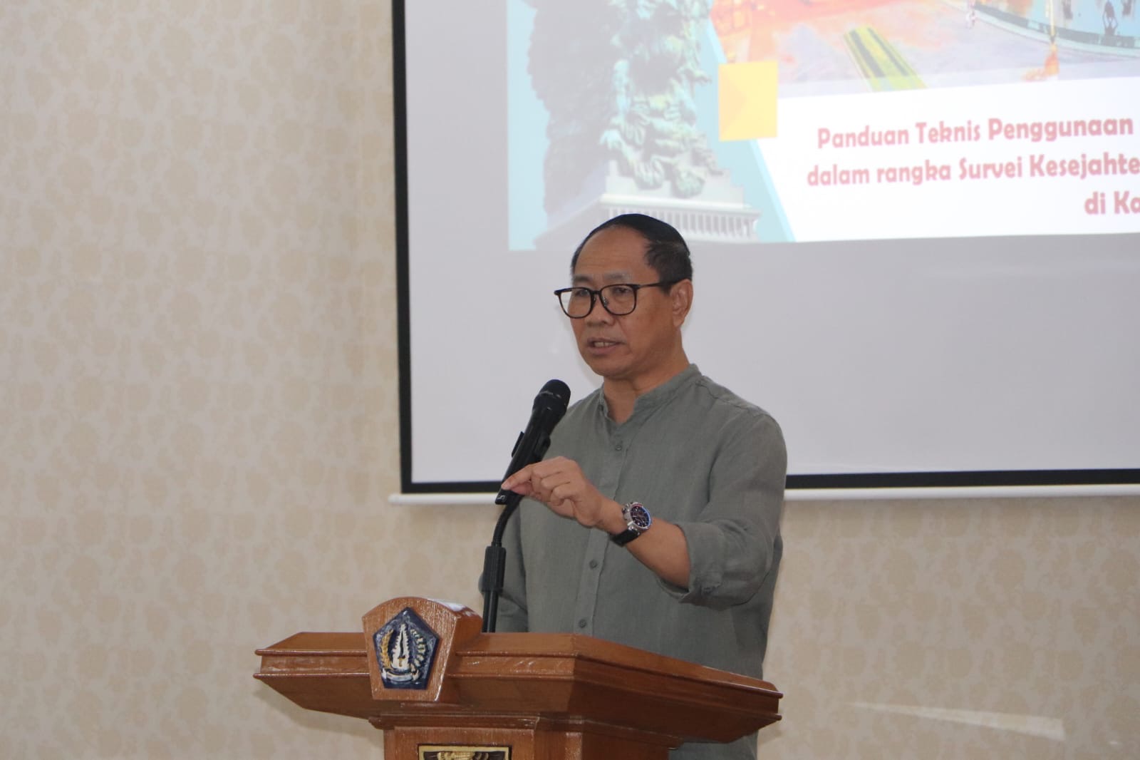 Wabup Ketut Suiasa menghadiri Rakor dan Sosialisasi Pendataan Kesejahteraan Sosial di Ruang Rapat Kantor Camat Kuta Utara, Jumat (31/1).