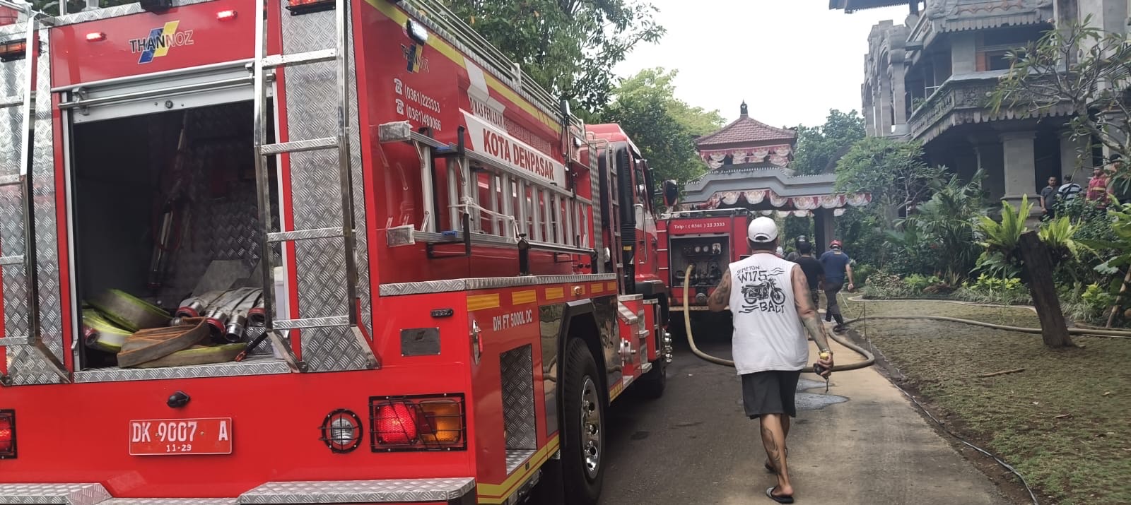 KEBAKARAN: Kebakaran di ruang Humas DPRD Bali yang berlokasi di Jalan Dr. Kusuma Atmaja No. 3, Denpasar, Jumat (31/1/2025).
