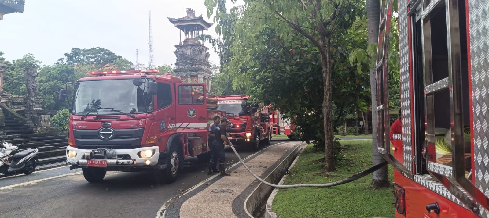 KEBAKARAN: Kebakaran di ruang Humas DPRD Bali yang berlokasi di Jalan Dr. Kusuma Atmaja No. 3, Denpasar, Jumat (31/1/2025).