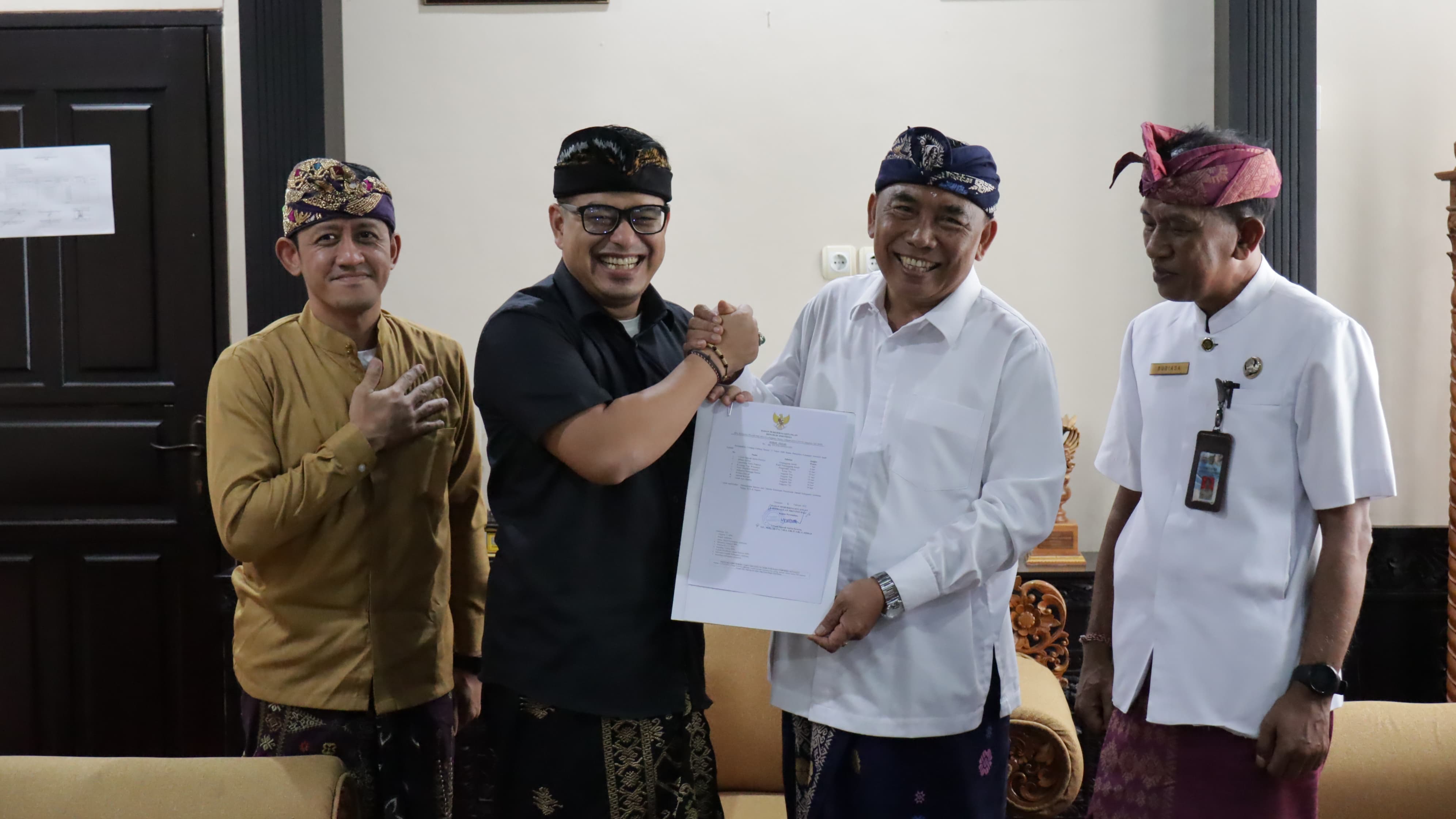 Bupati Jembrana I Nengah Tamba saat menerima entry meeting pemeriksaan interim  LKPD Tahun 2024