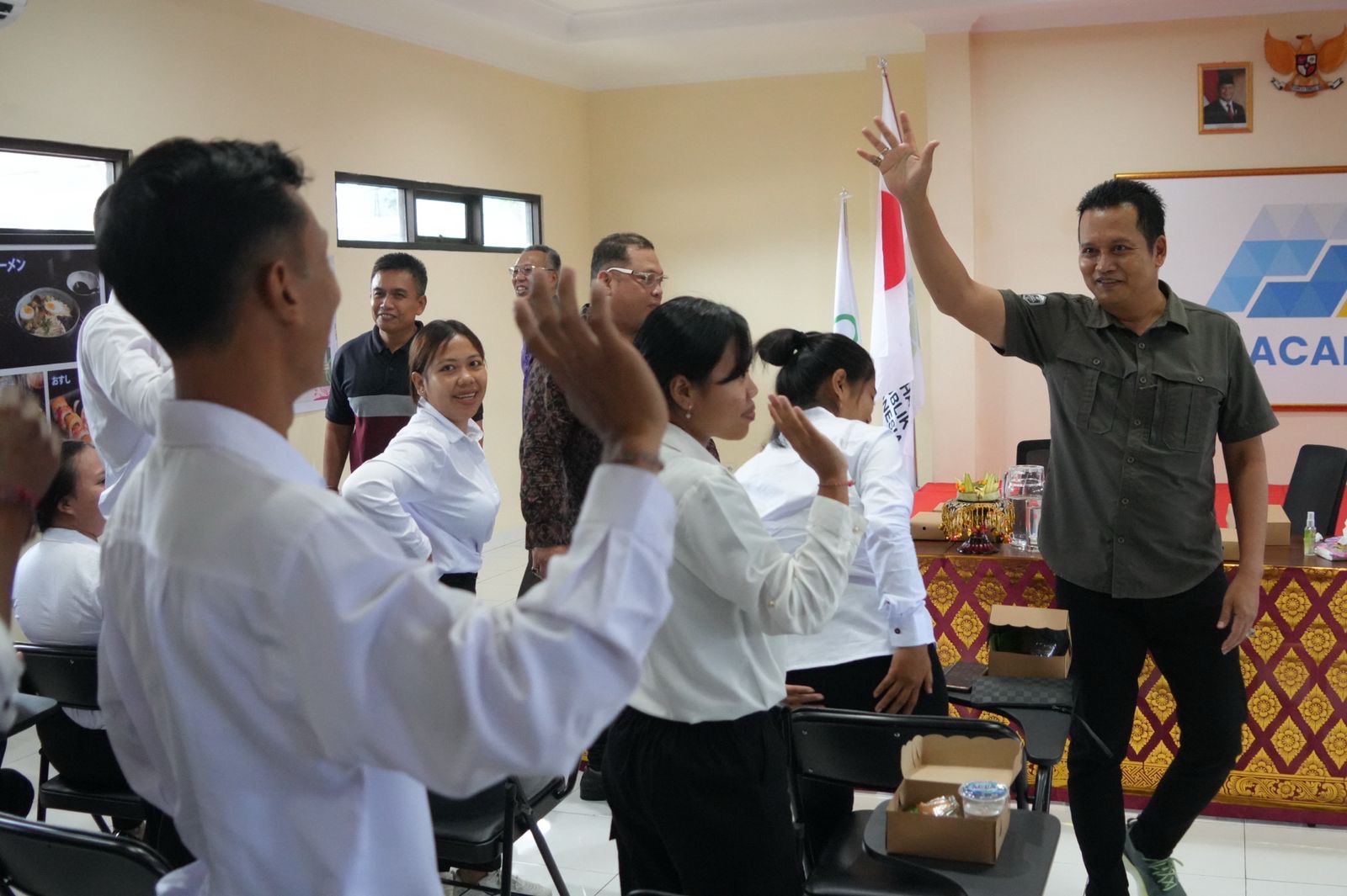 Bupati Jembrana I Made Kembang Hartawan saat acara pelepasan peserta magang ke Jepang, Senin (23/3/2025).