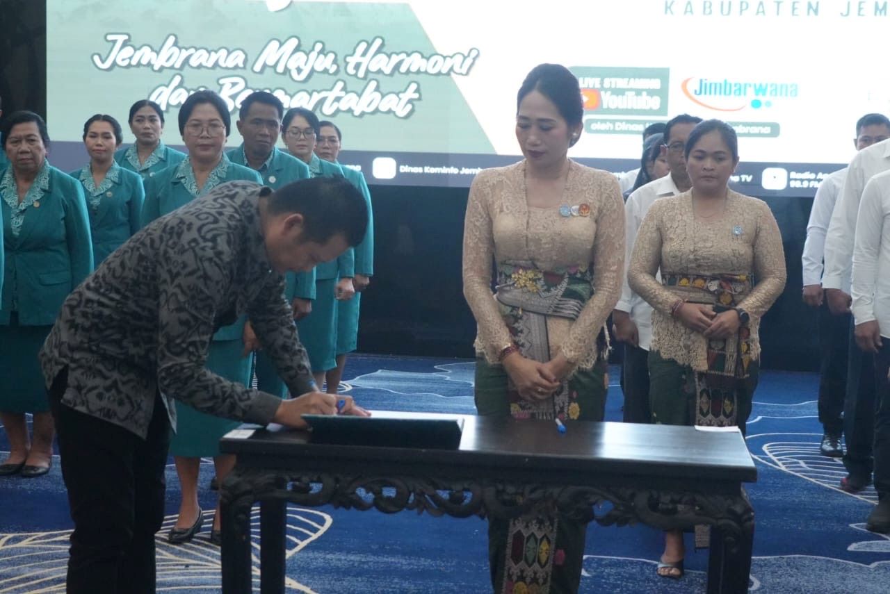 Acara pengukuhan Ketua TP PKK Kabupaten Jembrana yang digelar  di Ballroom Gedung Kesenian Ir. Bung Karno, Selasa (25/3/2025).