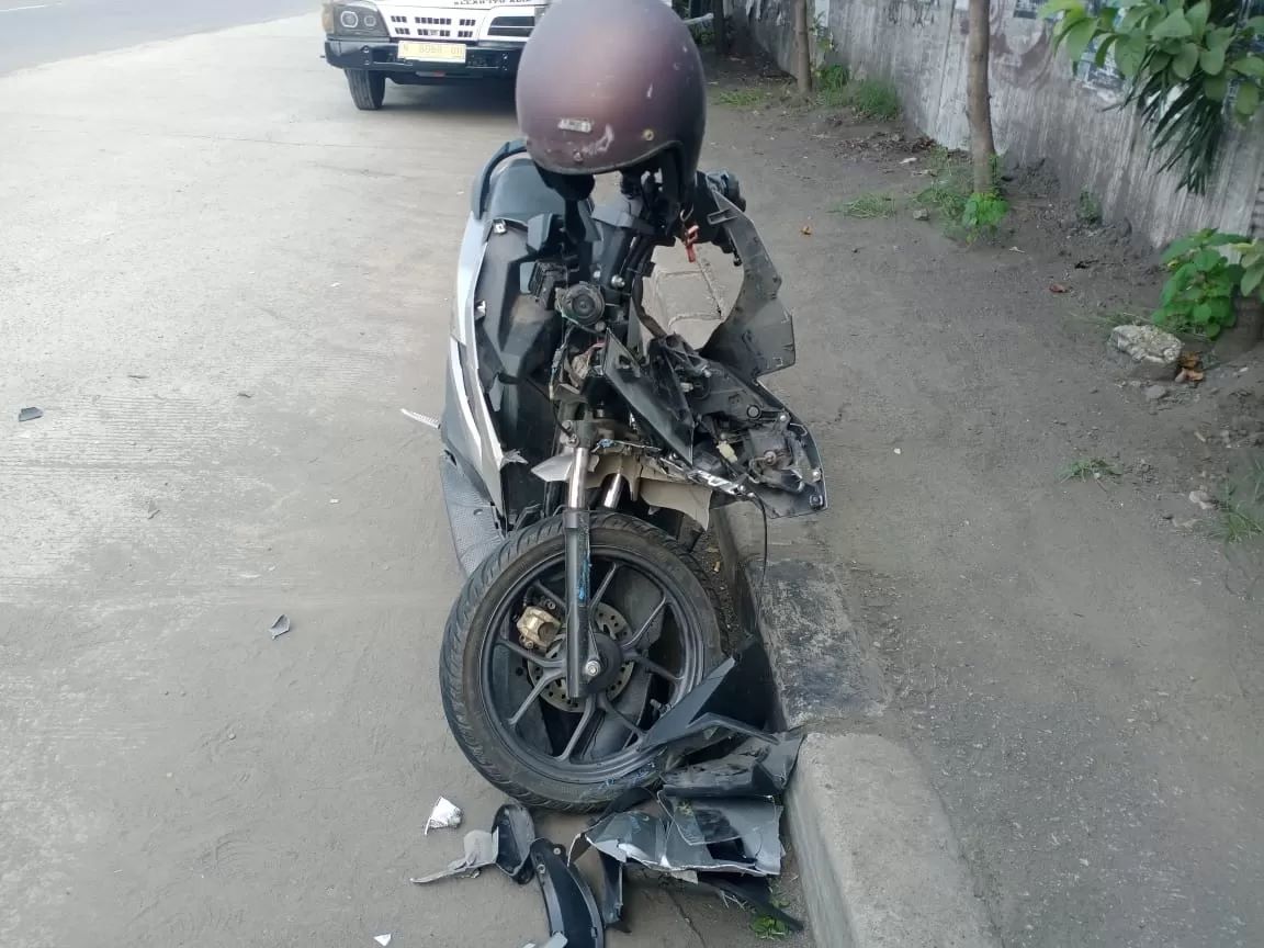 Motor korban kecelakaan di Sidoarjo ringsek.