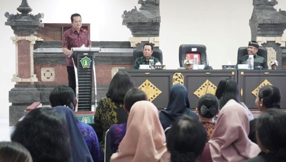Sosialisasi pencegahan tindak kekerasan terhadap perempuan dan anak di ruang rapat lantai II Jimbarwana Pemkab Jembrana, Selasa (29/4/2025).
