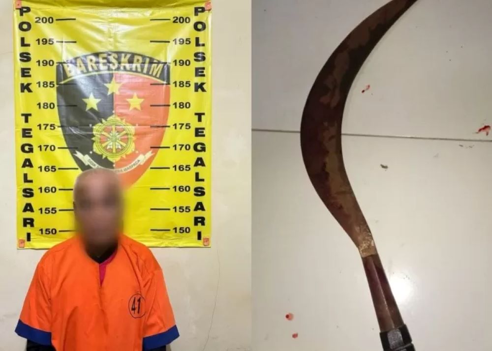 Tersangka penganiayan menggunakan senjata tajam celurit diamankan di Polsek Tegalsari Banyuwangi.