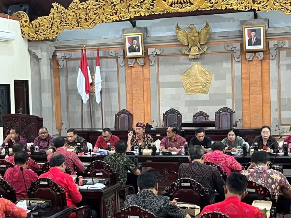 Rapat Pansus DPRD Tabanan turut mengusulkan adanya  gaji bulanan untuk pecalang Rabu (14/5/2025).