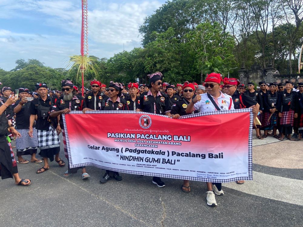 Ribuan pecalang se Bali gelar agung pecalang di Lapangan Puputan Margarana Niti Mandala Renon Denpasar, Kamis (17/5/2025)