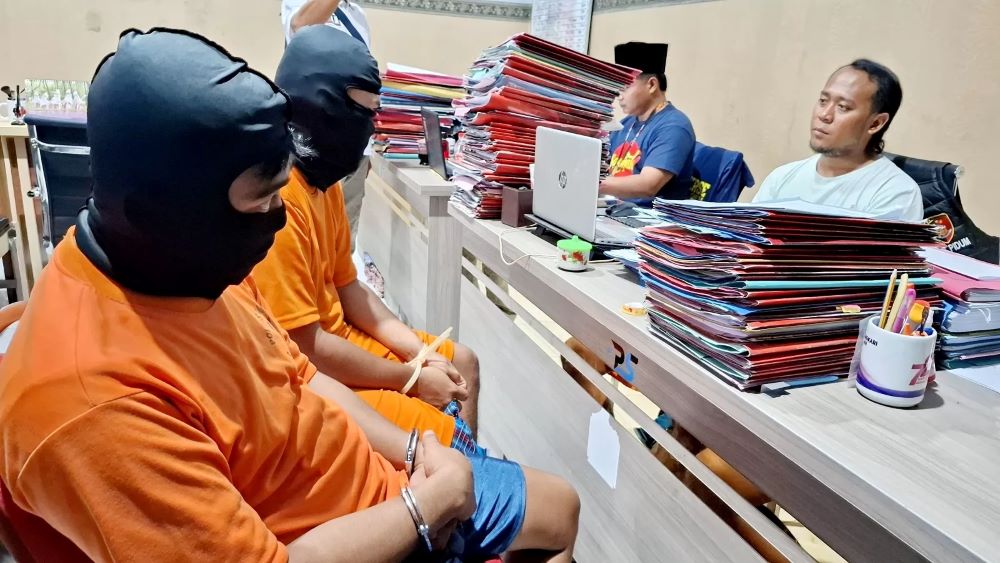 Dua orang mahasiswa yang terlibat komplotan curanmor diperiksa penyidik di Polres Bangkalan.