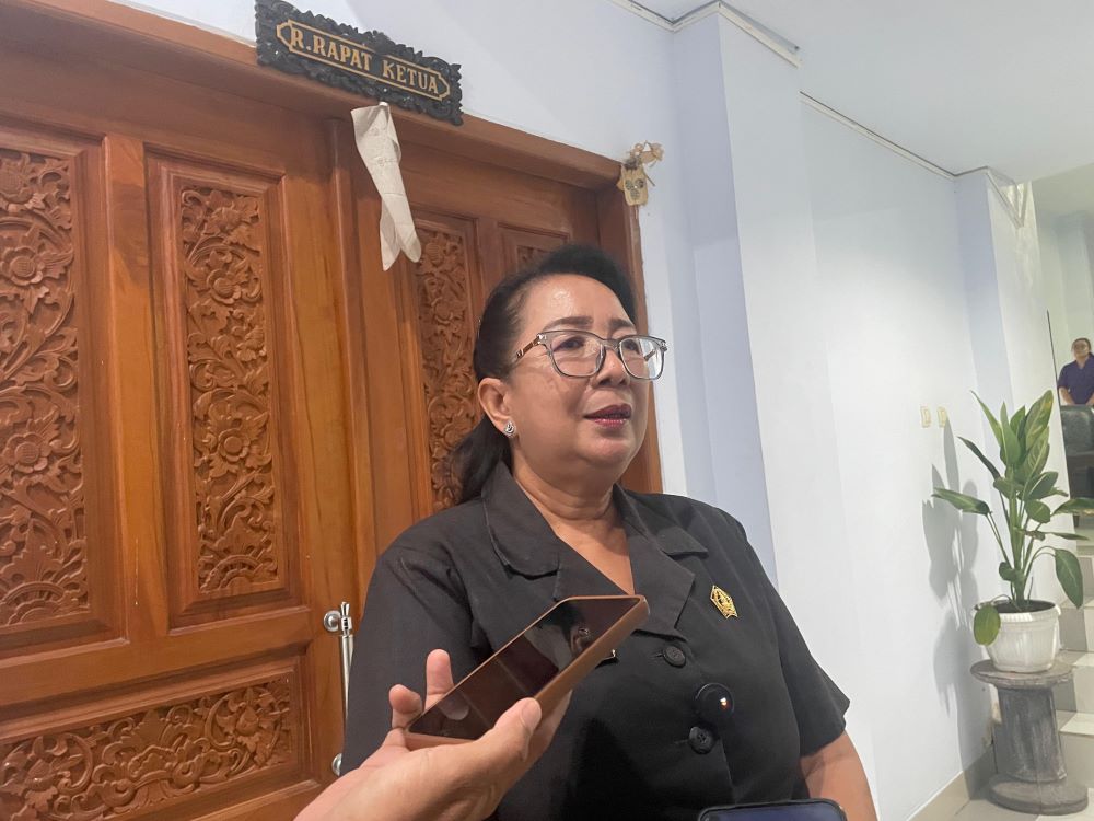 Sekretaris DPC PDIP Jembrana Ni Made Sri Sutharmi.
