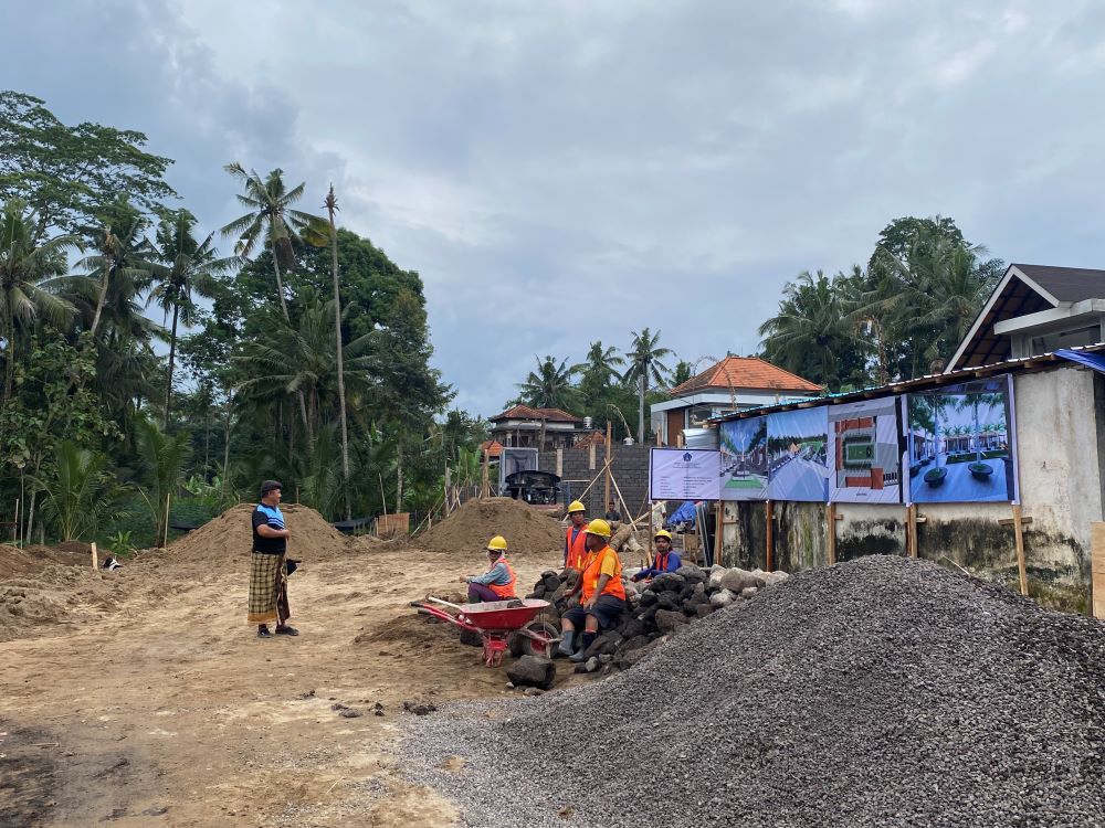 Desa Bongkasa Pertiwi Badung menggarap proyek pasar seni.