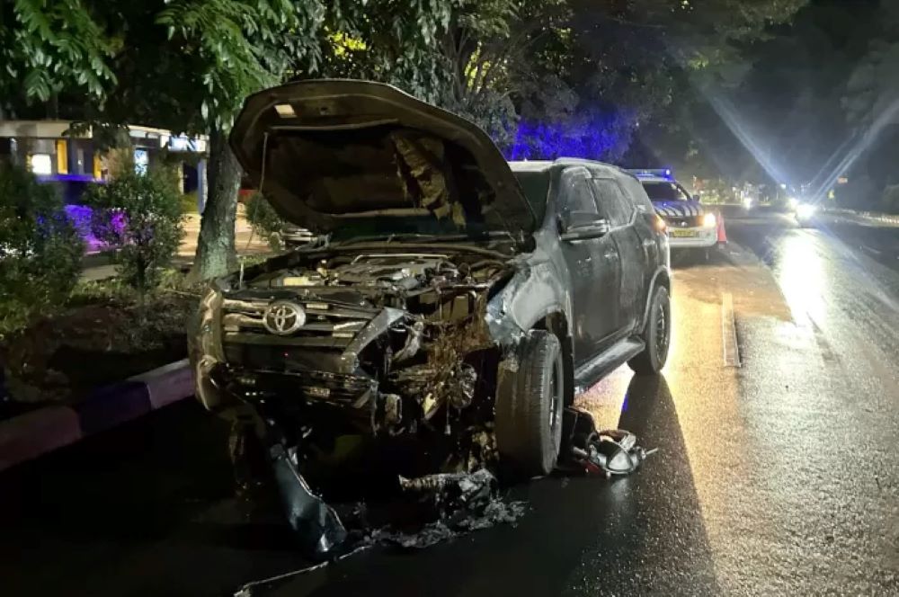 Kondisi mobil Fortuner usai kecelakaan menabrak Motor Mio hingga terbakar di Jalan Pajajaran Bogor.