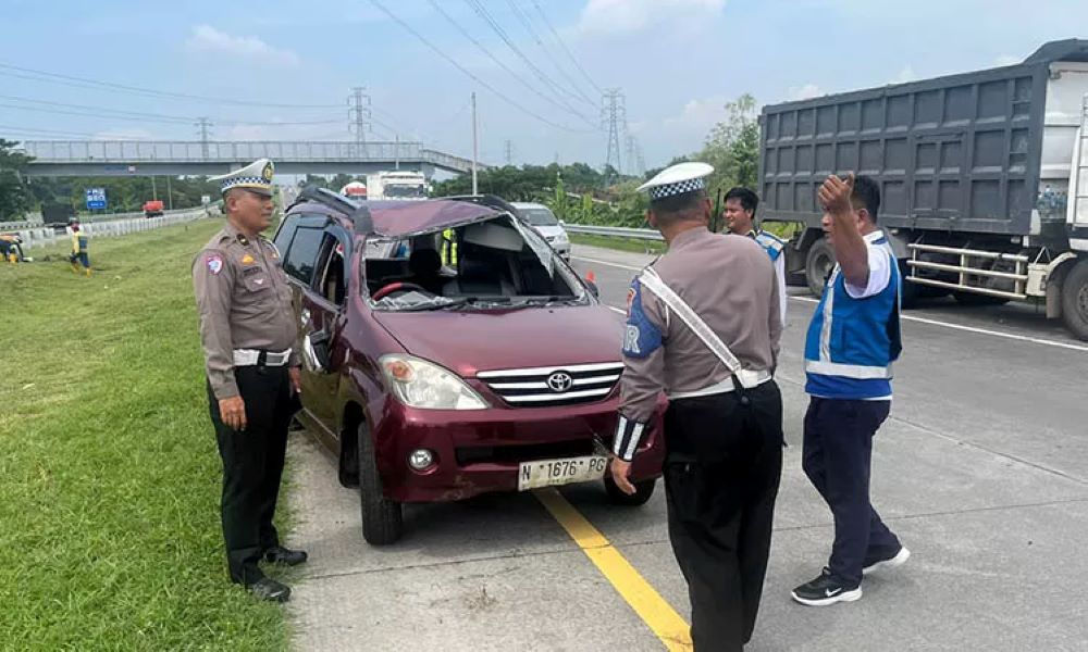 Kecelakaan terjadi di Tol Gempol-Pasuruan (Gempas) melibatkan Toyota Innova dan Avanza akibat sopir mengantuk.