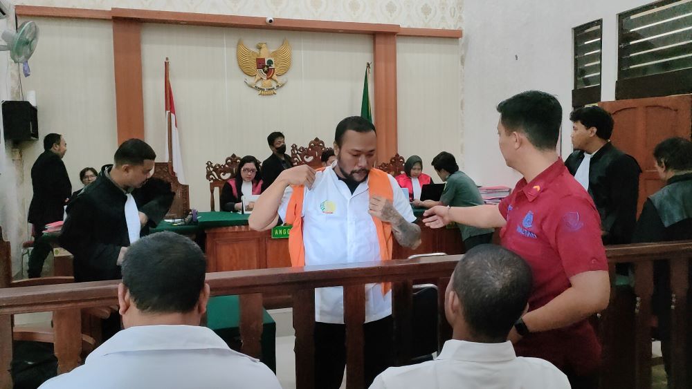 Mas Pras diadili kasus pembunuhan Kadek Parwata di Pengadilan Negeri (PN) Denpasar.