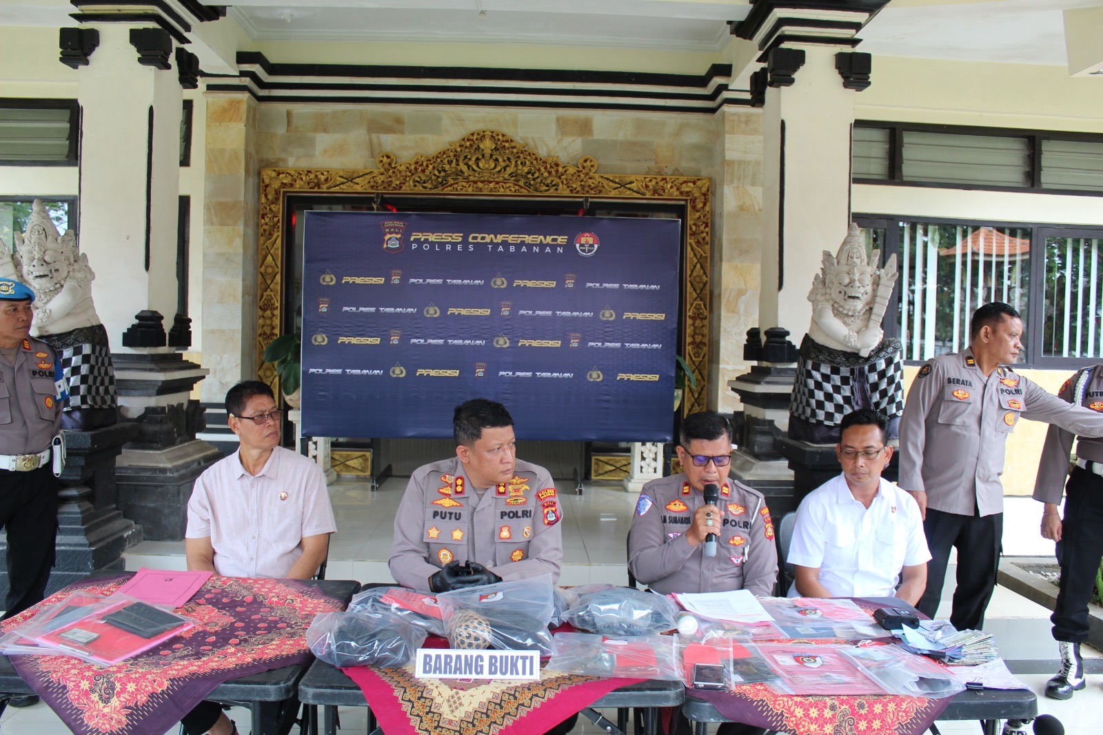 Kapolres Tabanan AKBP I Putu Bayu Pati saat rilis kasus.