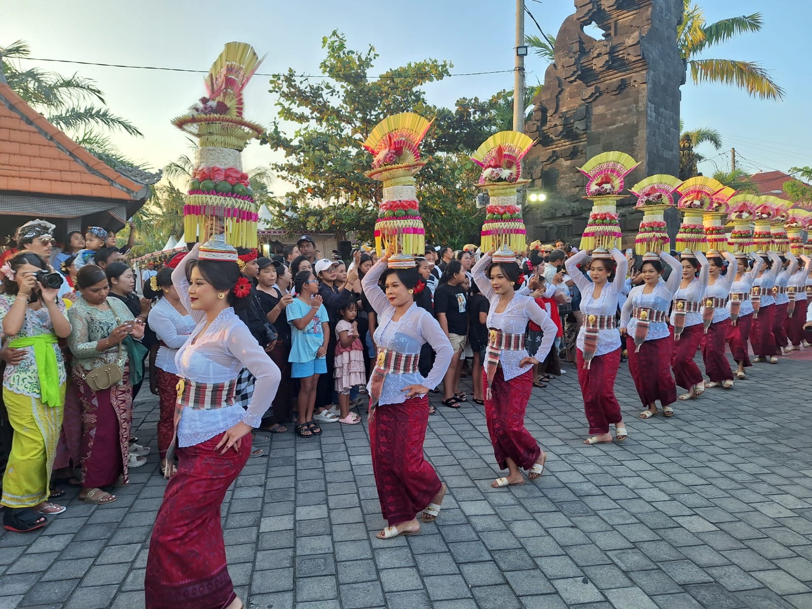 Pembukaan Tanah Lot Festival #6, Jumat (22/8).