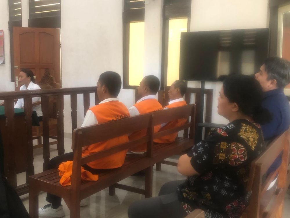 Terdakwa Ni Putu Ririn dituntut ringan hanya 2 tahun penjara kasus penggelapan uang dealer mobil Suzuki di Denpasar.
