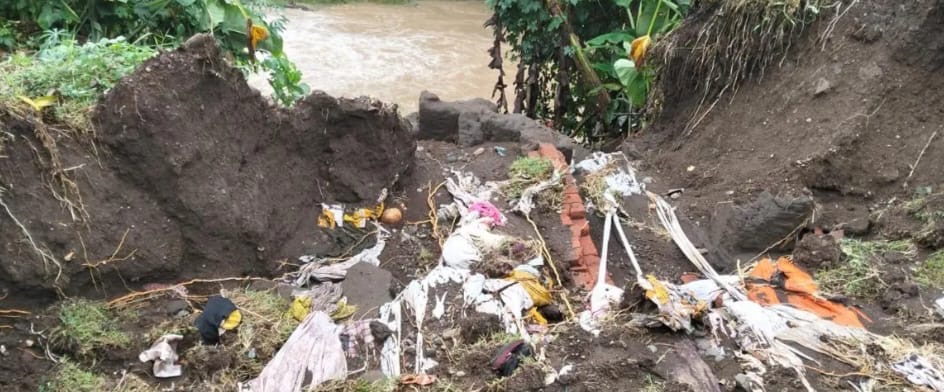 Kondisi areal Setra Bongan pasca  longsor, Rabu (10/9).