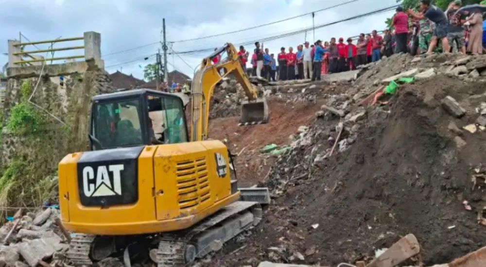 Bupati Tabanan I Komang Gede  Sanjara berencana membangun jembatan di Lembah Sanggulan yang longsor tergerus banjir pekan lalu.