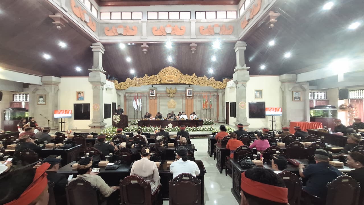 Rapat paripurna Penyampaian Laporan Badan Anggaran di Gedung DPRD Tabanan