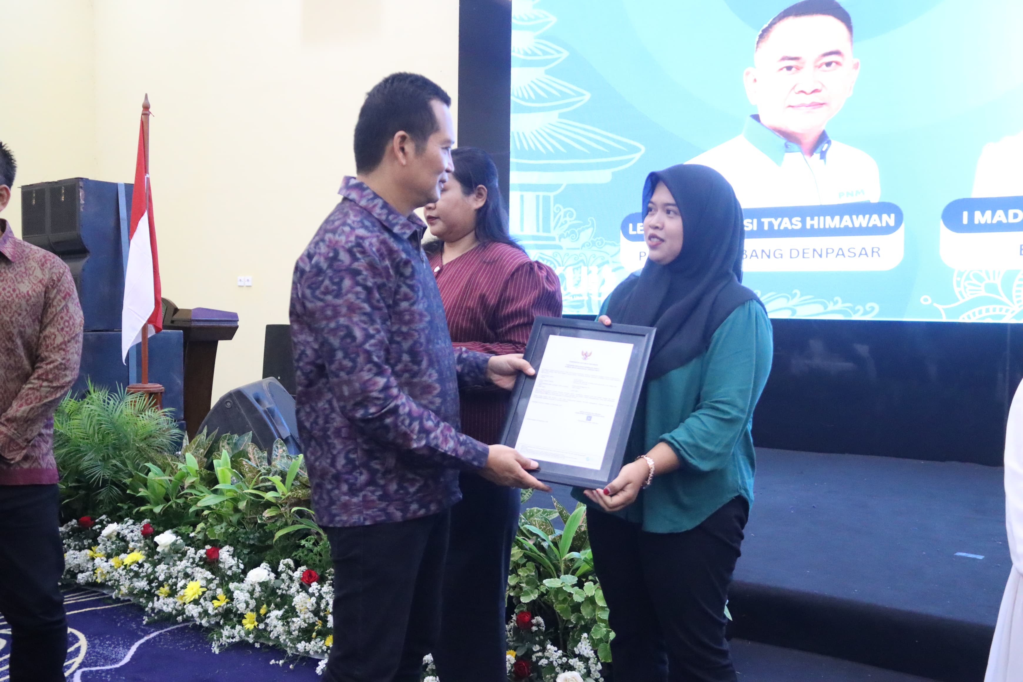 Bupati Jembrana I Made Kembang Hartawan membuka acara pengembabgan kapasitas usaha untuk penerima bantuan modal PNM