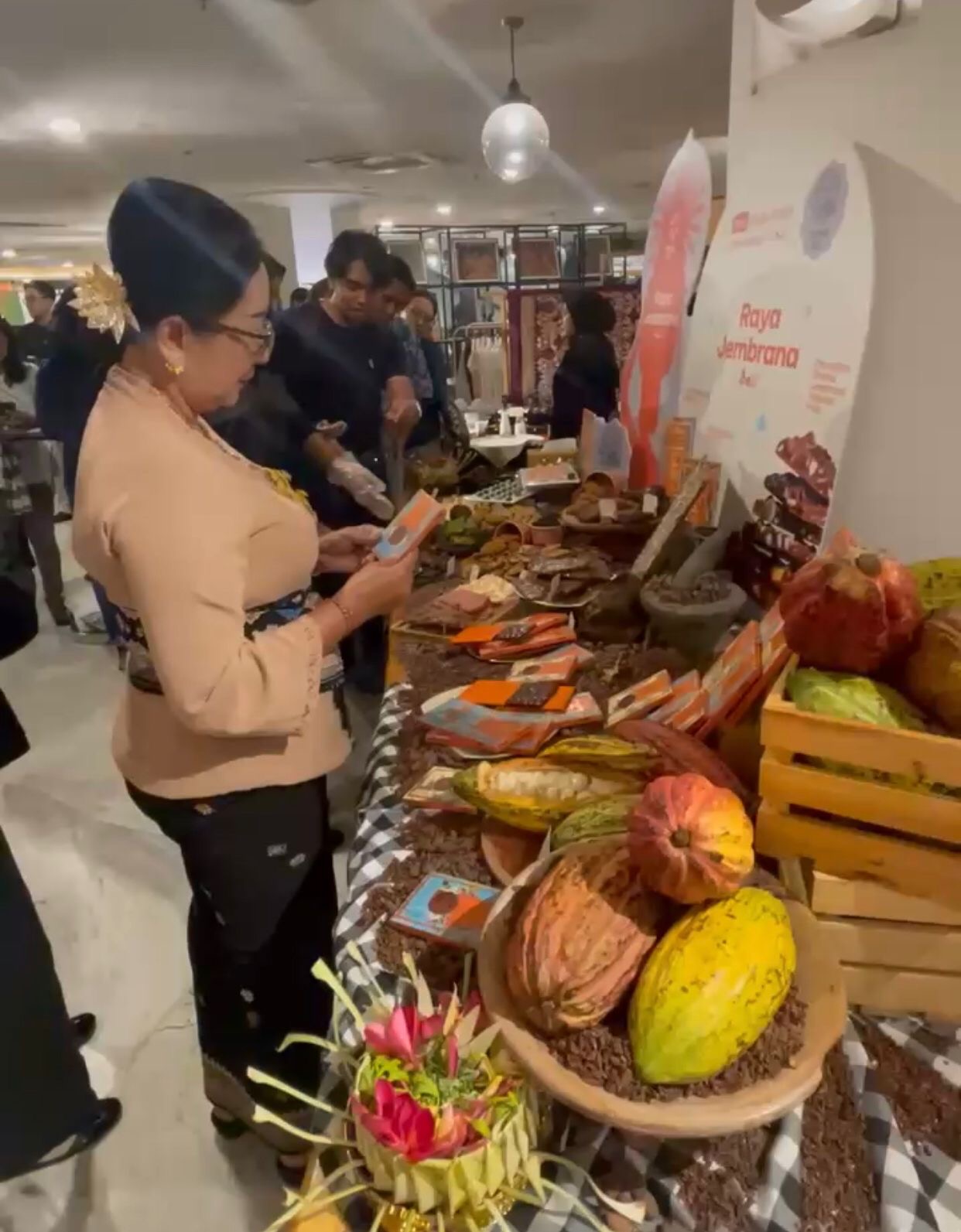 Ketua DPRD Jembrana, Ni Made Sri Sutharmi menghadiri peluncuran resmi &ldquo;Raya Jembrana&rdquo; digelar di Alun-Alun Indonesia, Grand Indonesia, West Mall Lantai 3, Jakarta.