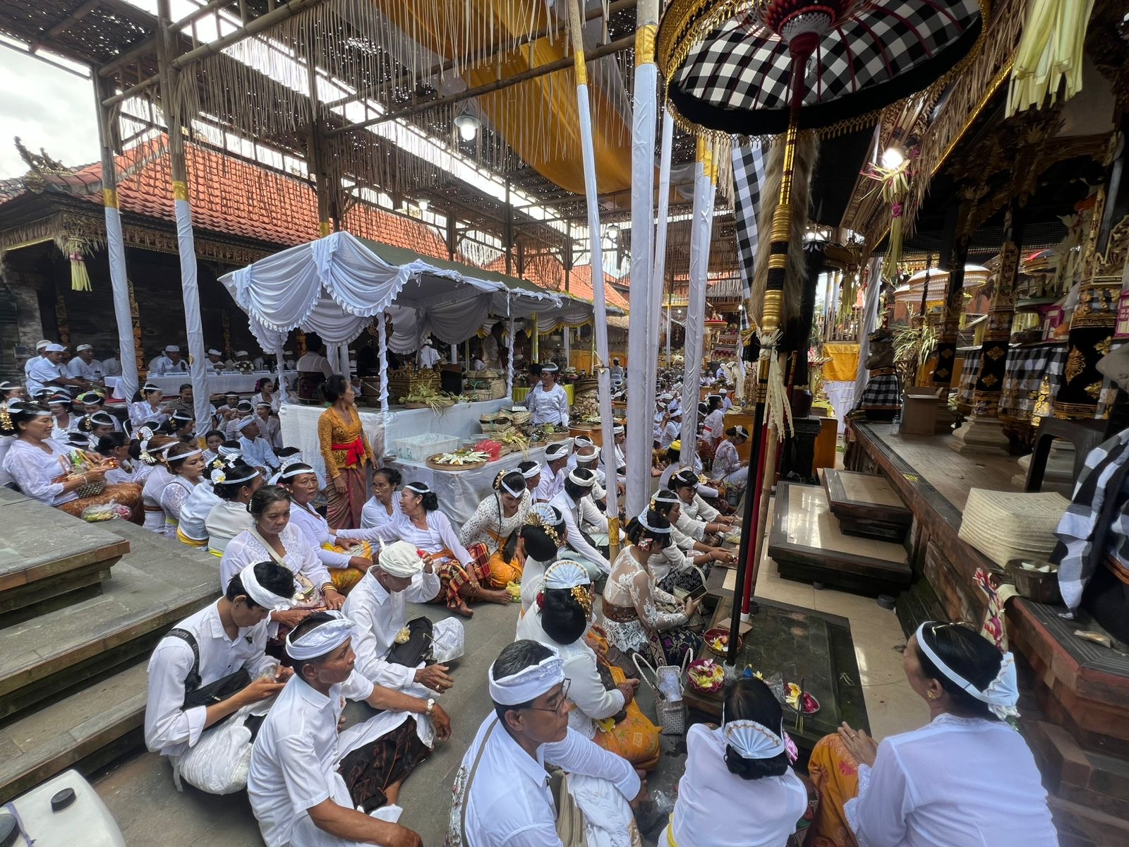 Puncak Karya Mamungkah, Padudusan Agung, dan Menawa Ratna di Pemerajan Agung Sakti, Padangsambian, Denpasar