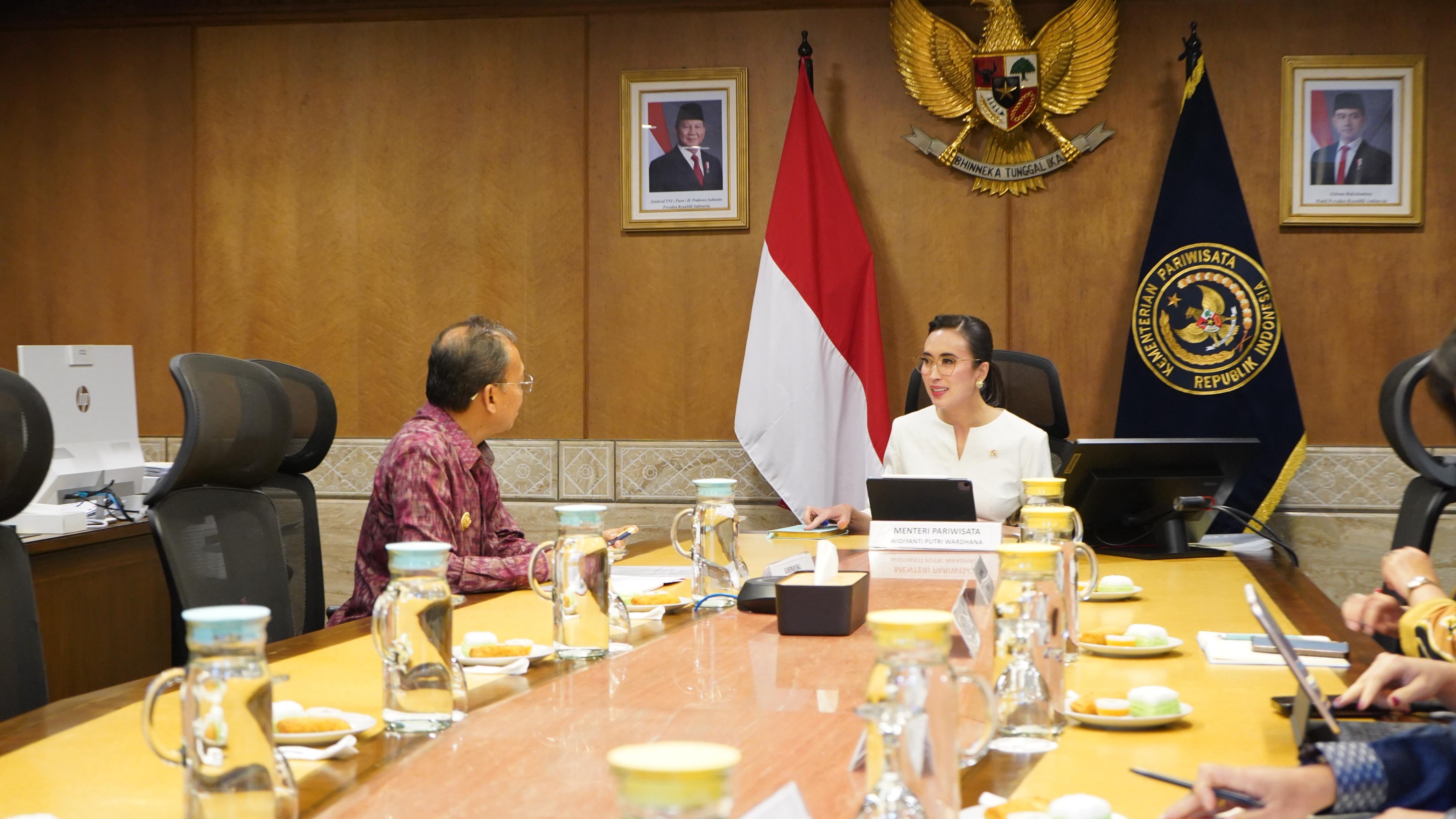 Gubernur Bali Wayan Koster temui Menteri Pariwisata Widiyanti Putri Wardhana