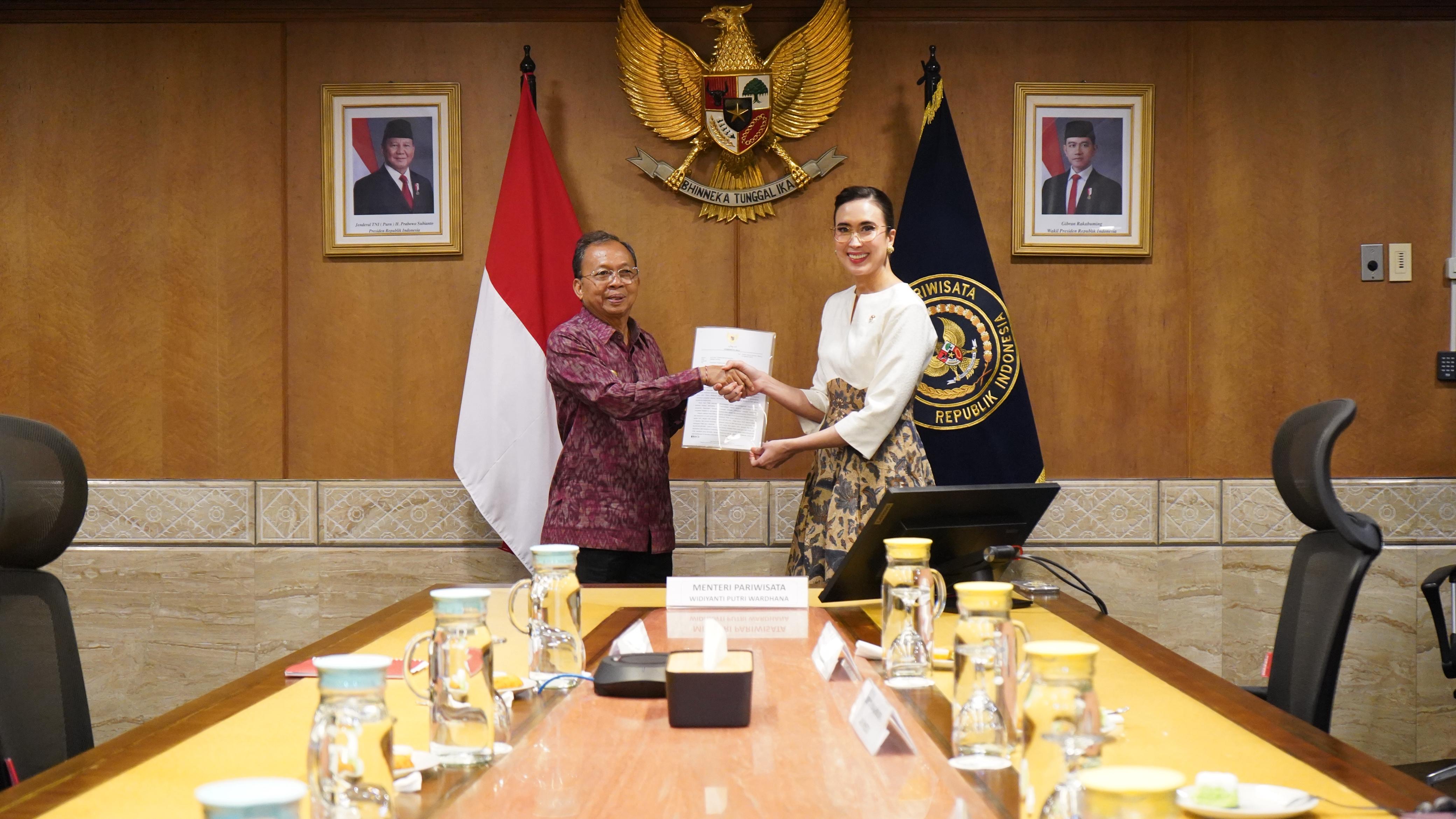 Gubernur Bali Wayan Koster temui Menteri Pariwisata Widiyanti Putri Wardhana