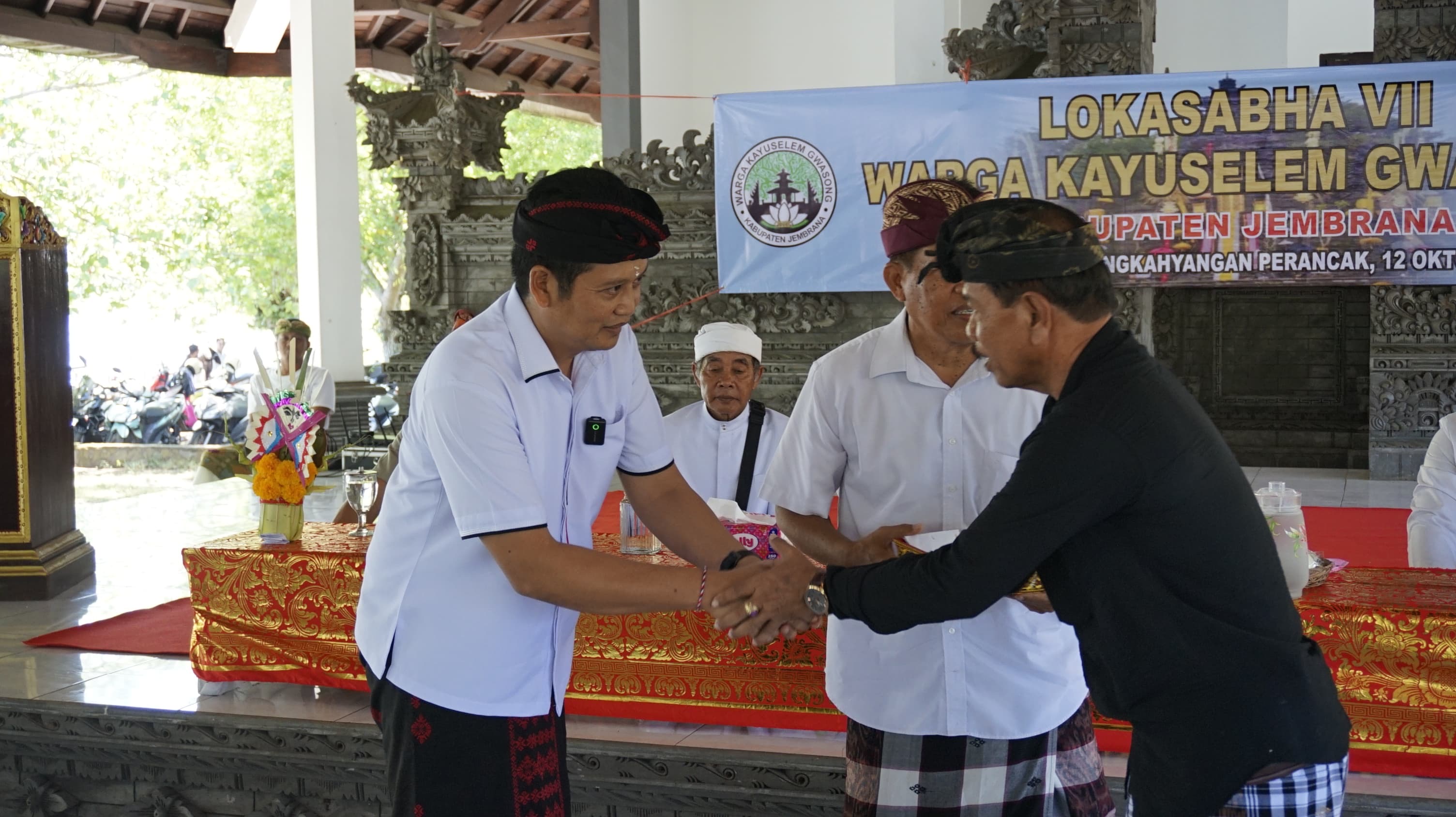 Lokasabha VII Warga Kayu Selem Gwasong yang digelar di Wantilan Pura Dangkahyangan Gede Perancak, Minggu (12/10).