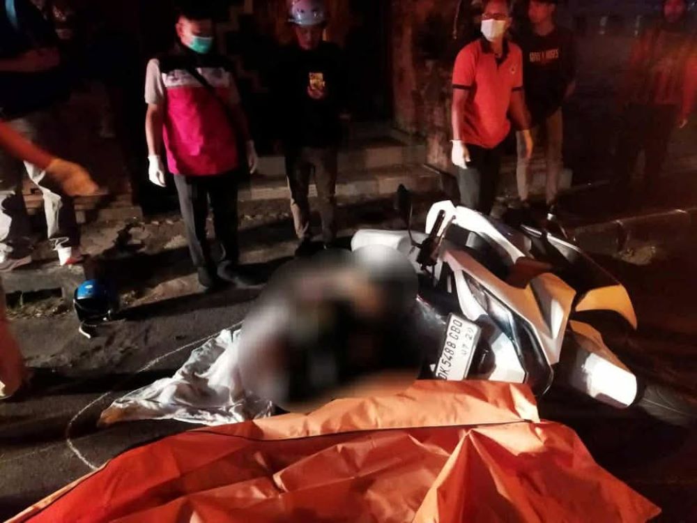Jenazah mahasiswa tewas kecelakaan tabrak mobil pick up di Denpasar.