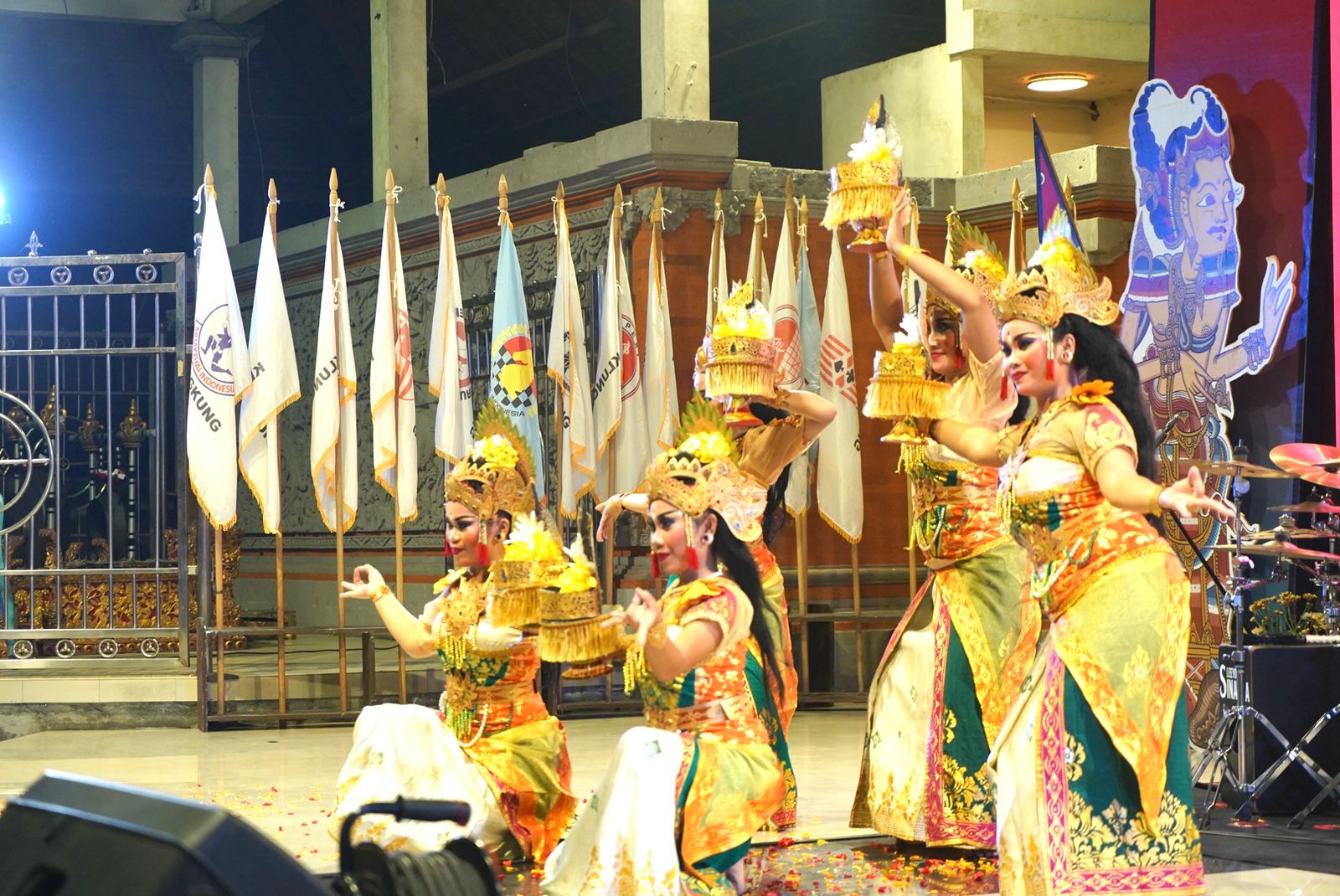 Tari Sekar Cempaka.