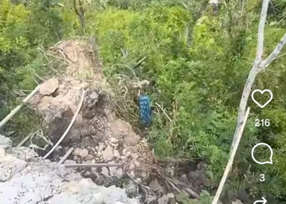 WNA kendarai Yamaha Fazio terjun ke jurang di tikungan tajam Jalan Pohcaboll Nusa Penida Klungkung.