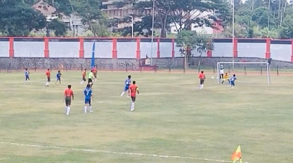 Disdikpora Karangasem menggelar turnamen mini soccer pelajar SMP.