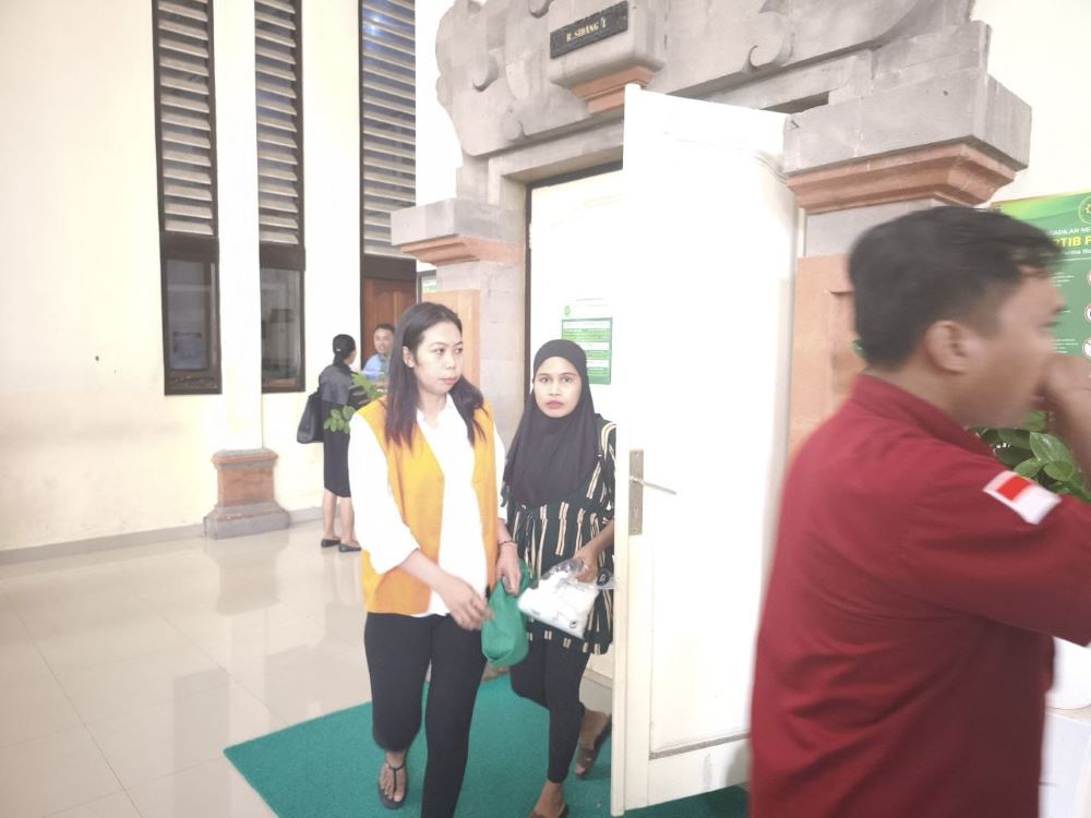 Nasrurah usai sidang penuntutan di PN Denpasar kasus buang bayi di kloset .