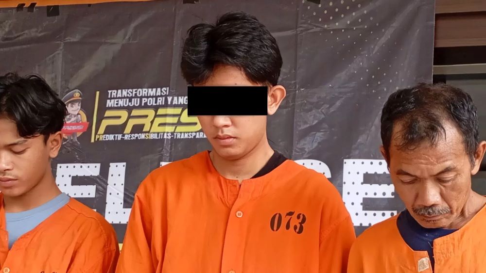Pelaku kekerasan seksual pada remaja di Buleleng (tengah) ditahan Polres Buleleng.