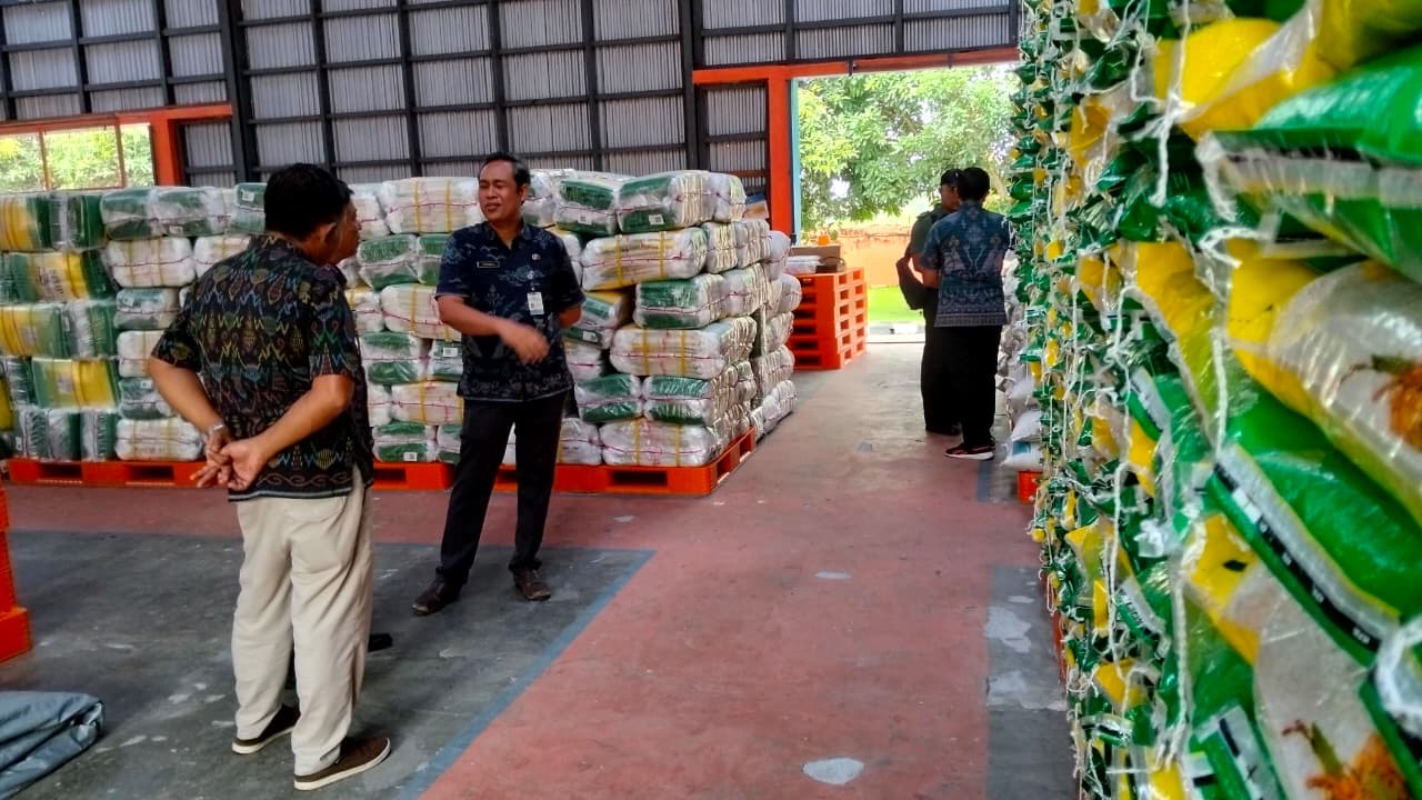 Sidak stok sembako yang dilakukan Tim Pengendali Inflasi Kabupaten Jembrana, Selasa (16/12).