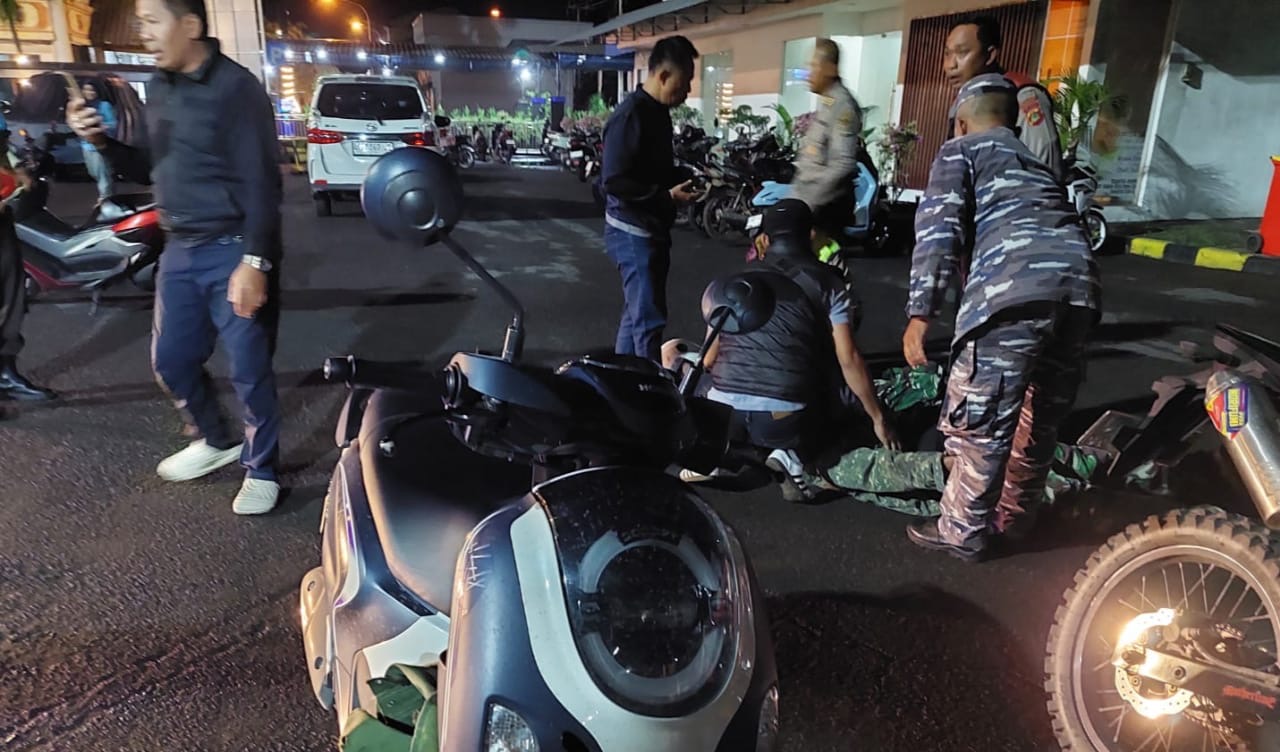 Pelaku curanmor saat diamankan di kawasan Pelabuhan Gilimanuk, Kecamatan Melaya, Jembrana, Selasa (16/12).