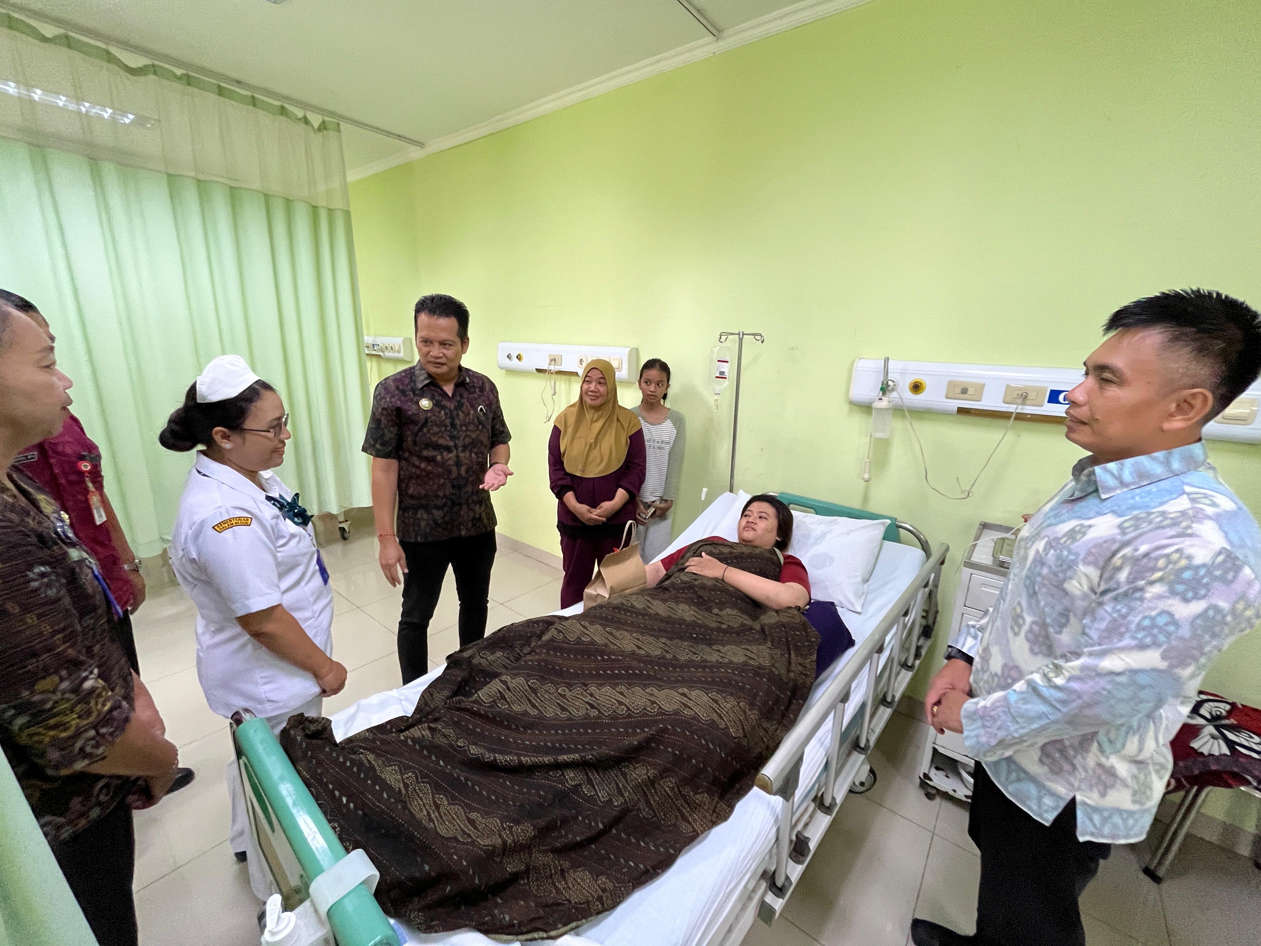 Bupati Jembrana I Made Kembang Hartawan saat menghadiri peringatan Hari Ulang Tahun (HUT) ke-91 RSU Negara, Selasa (16/12/2025).