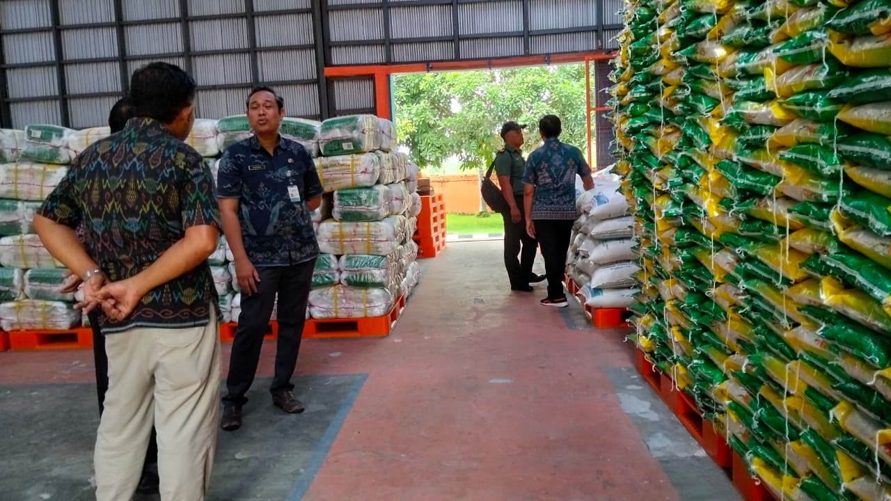 Sidak stok sembako yang dilakukan Tim Pengendali Inflasi Kabupaten Jembrana, Selasa (16/12).