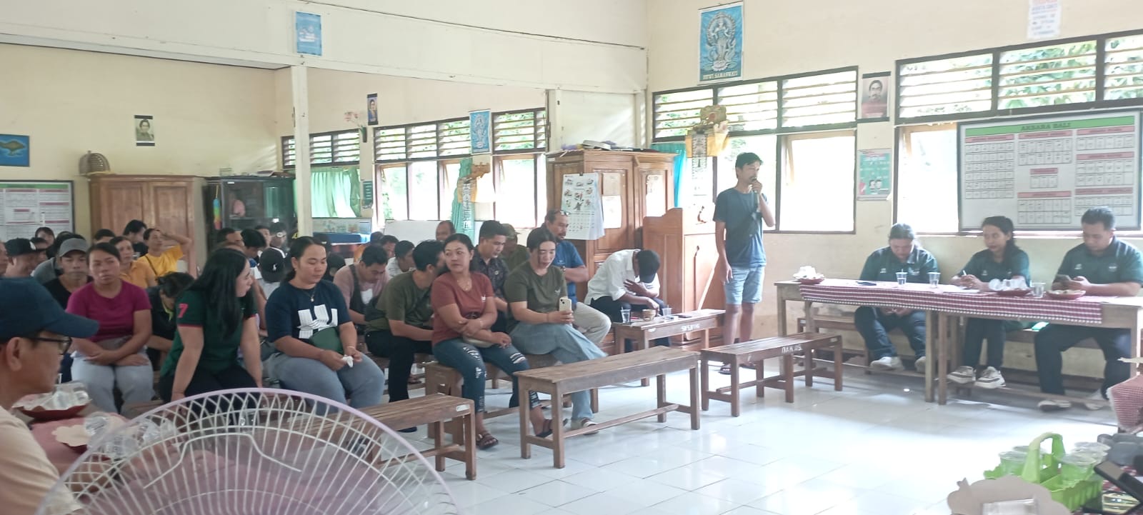 Rapat sosialisasi rencana regrouping SDN 5 Batuagung, Rabu (17/12/2025).