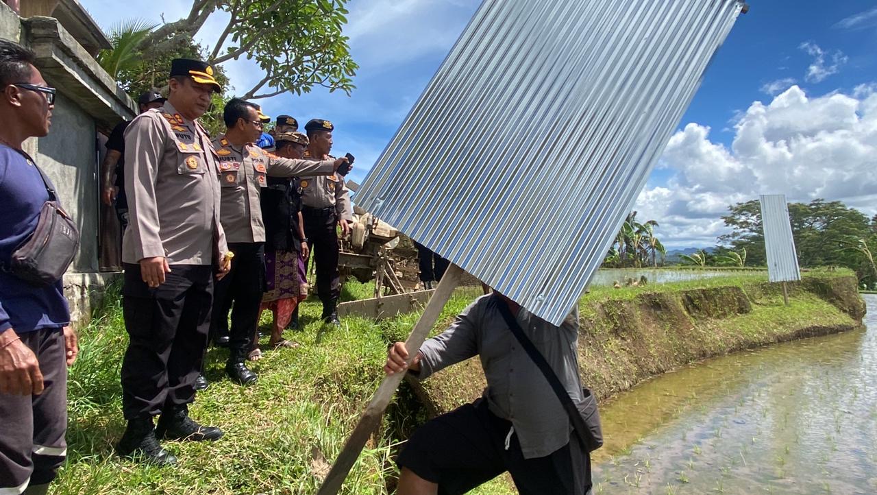 Kapolres Tabanan pantau pembongkaran seng Jatiluwih