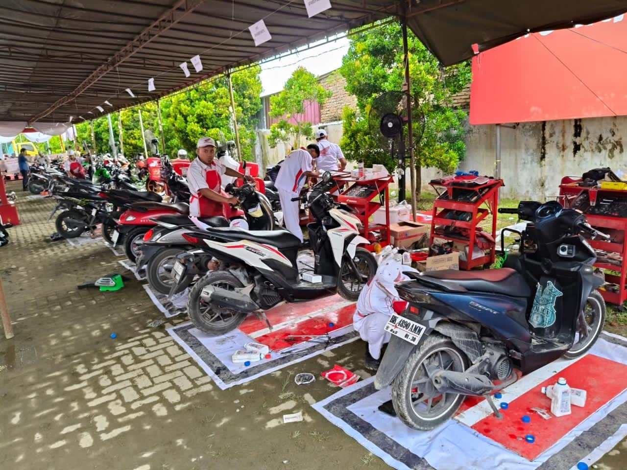 AHM Beri Service Motor Gratis untuk Korban Bencana di Aceh, Sumut, dan Sumbar.