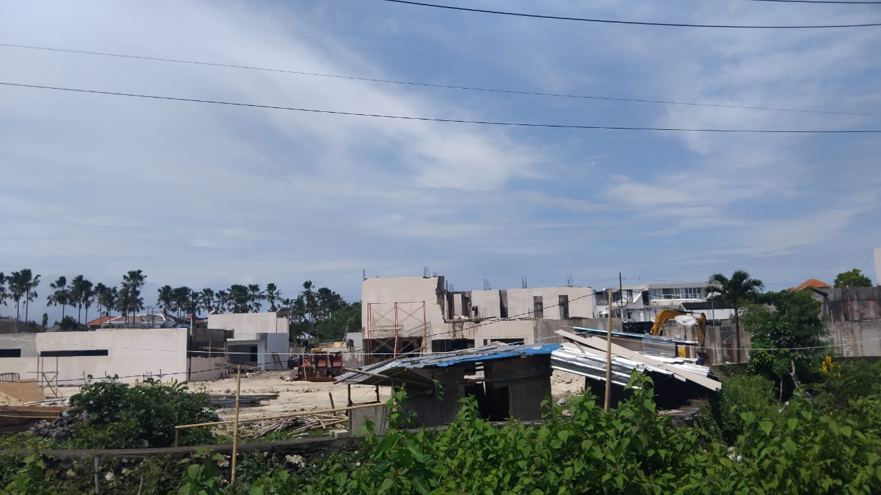 Bangunan puluhan vila diduga ilegal berdiri di Kerobokan Klod Badung.