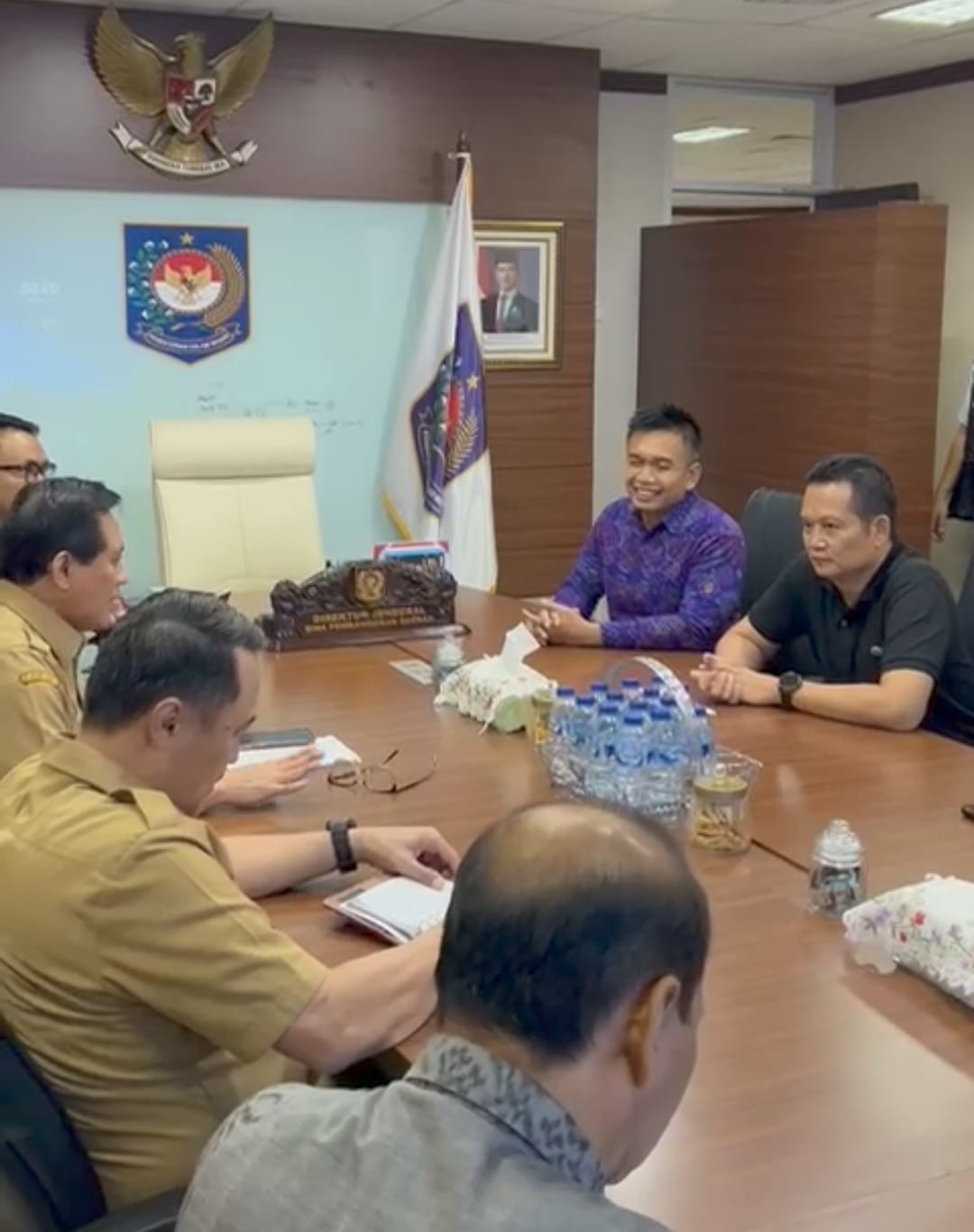 Bupati Kembang Hartawan dan Wabup Patriana Krishna saat diterima Direktur Jenderal Bina Bangda Kemendagri, Restuardy Daud.