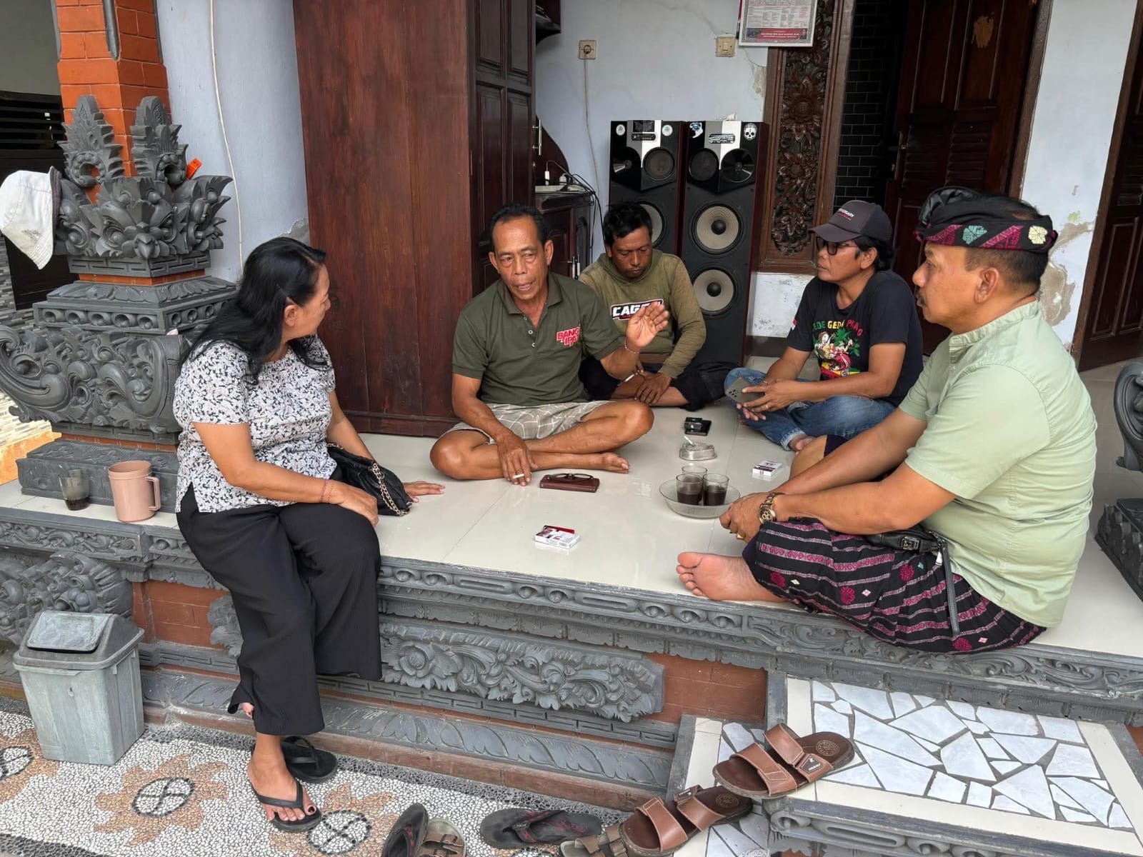 BERDUKA : Suasana rumah duka I Made Brata, PMI asal Jembrana yang meninggal di Malaysia.