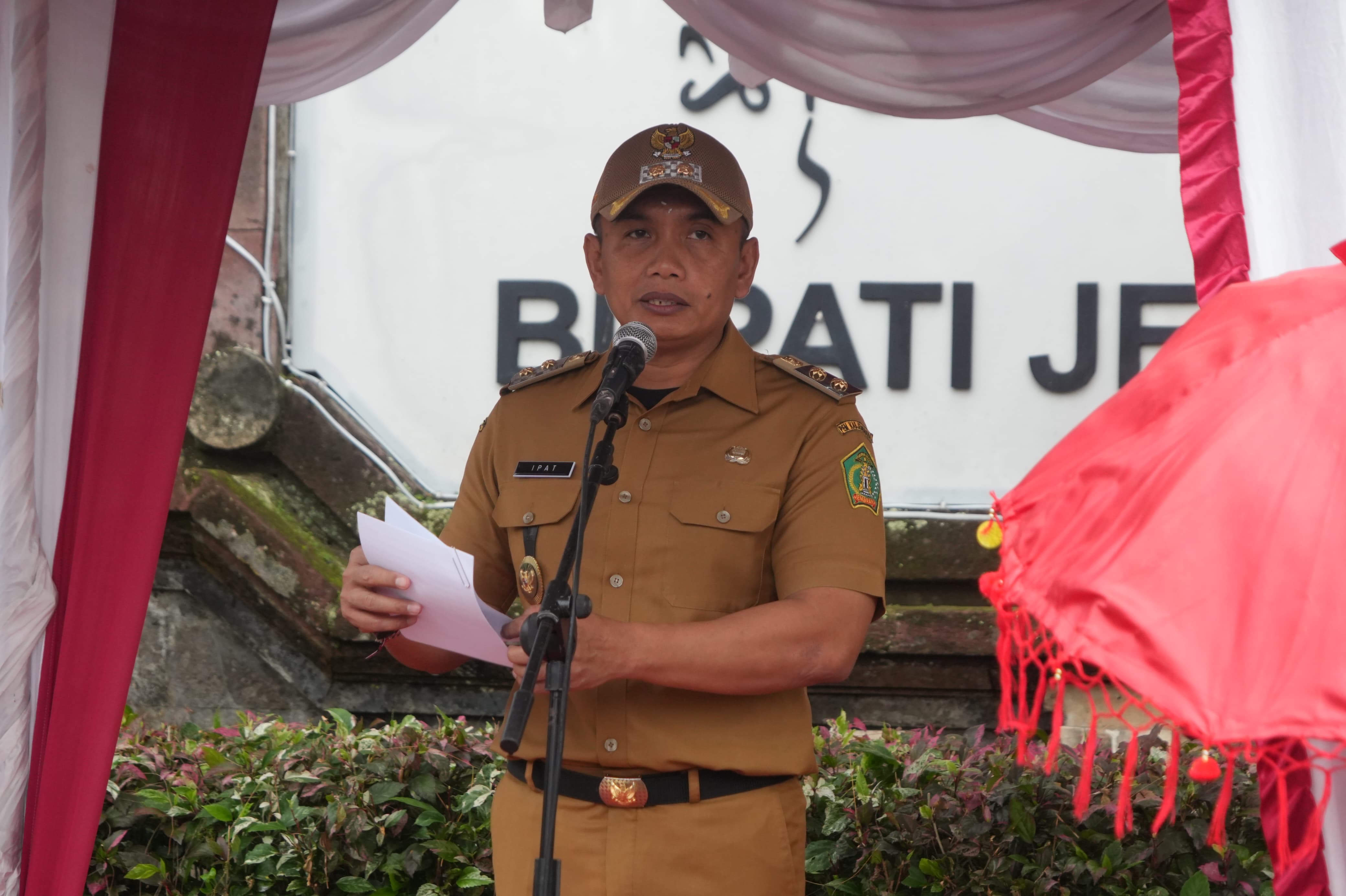Wakil Bupati Jembrana I Gede Ngurah Patriana Krisna saat apel rutin di lingkup Pemkab Jembrana, Senin (2/3/2026).