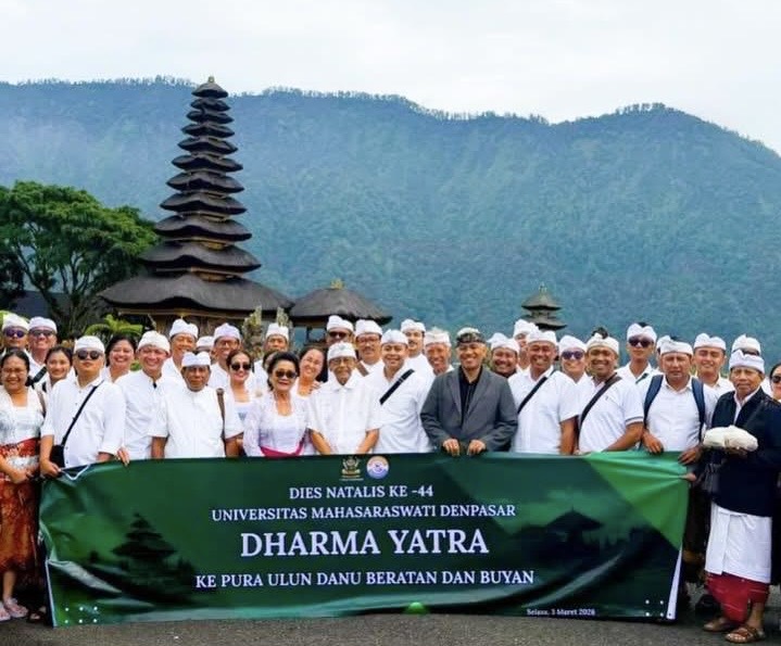 Civitas akademika UNMAS Denpasar menggelar Dharma Yatra ke Pura Ulun Danu Beratan dan Buyan