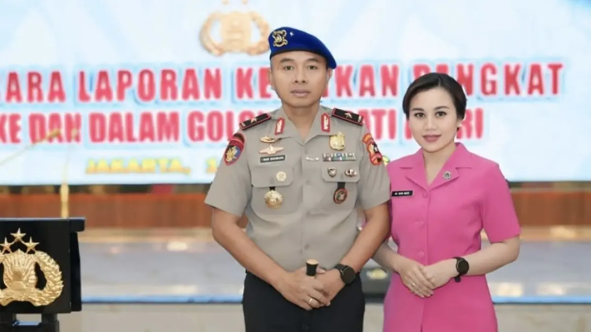 Brigjen I Made Sukawijaya bersama istri.